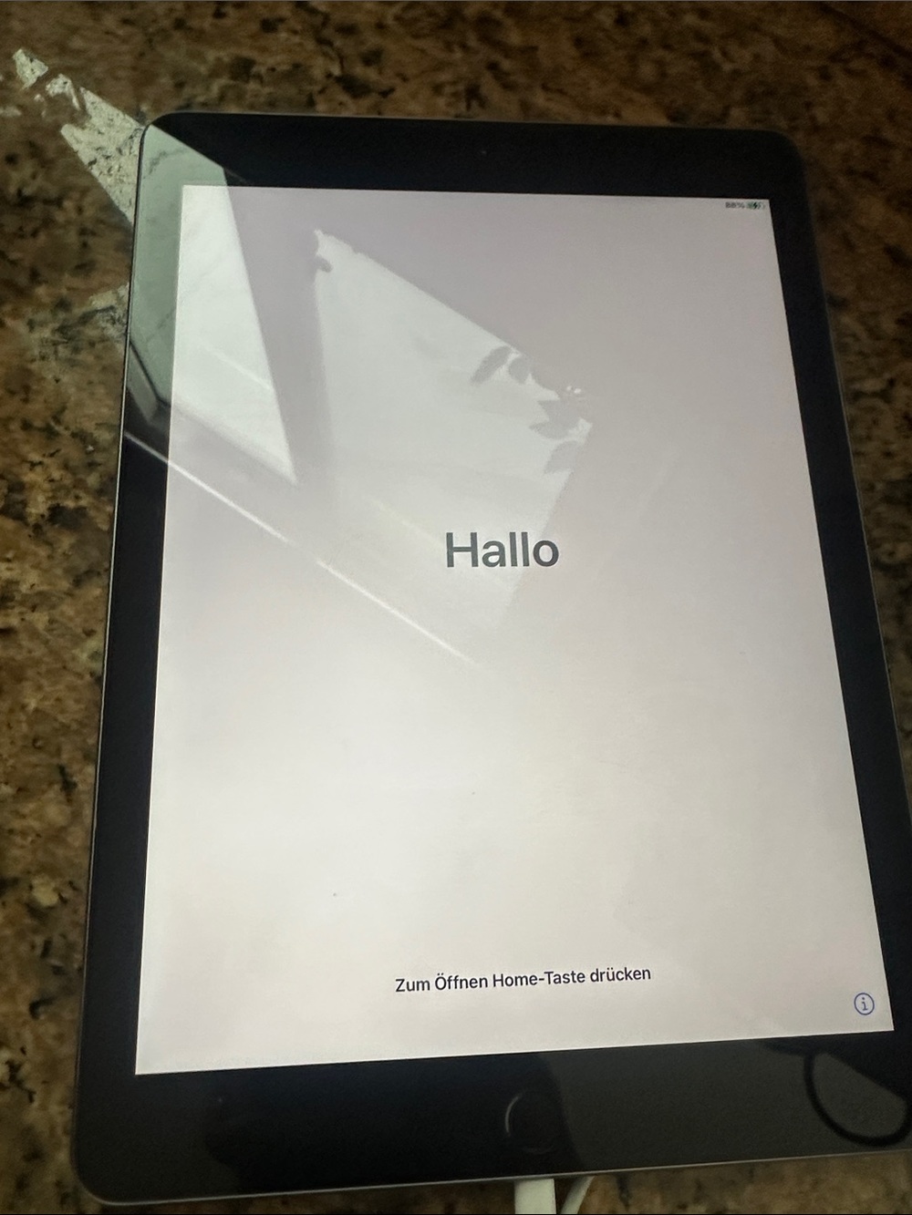 Apple Black Tablet with Home Button - Picture 6 of 6